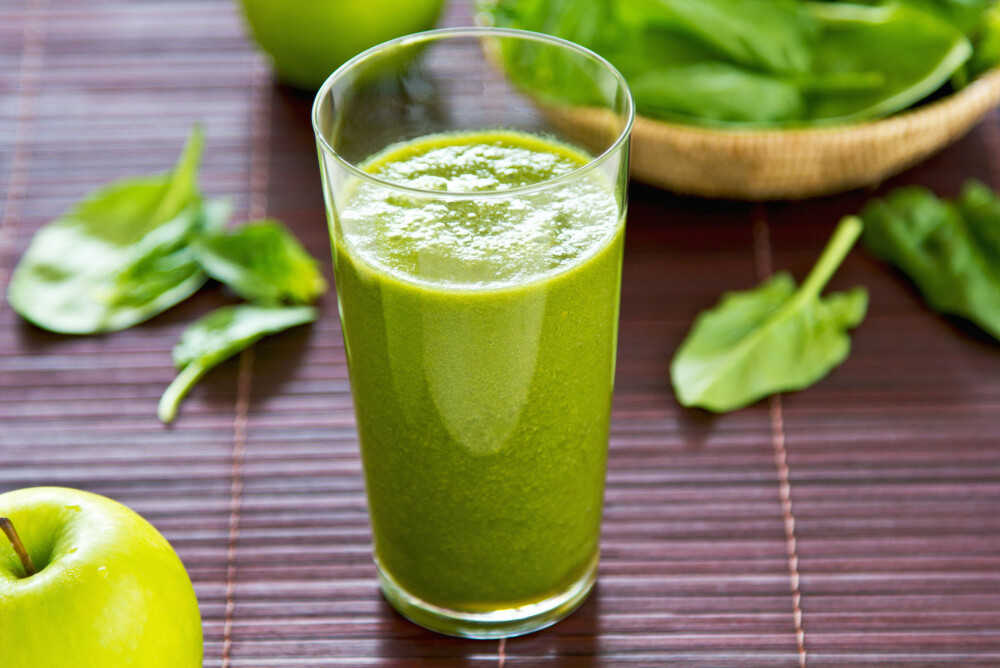 GRØNT ER SKJØNT: Juice og smoothies kan bidra til å øke inntaket av frukt og grønt, men det har ikke nødvendigvis en «detox-effekt» som renser kroppen din.