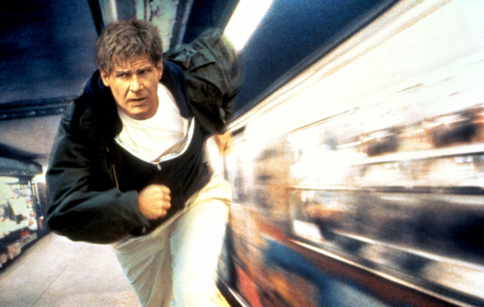 Harrison Ford må rømme fra politiet i Jaget, eller The Fugitive, som den heter originalt.