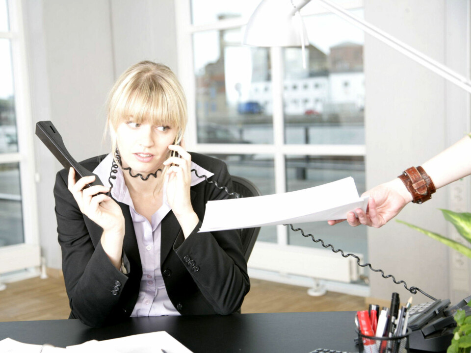 MANGE BALLER I LUFTA: Papirarbeid, telefoner og mailer som skal besvares, tidsfrister og møter - kjenner du deg igjen?