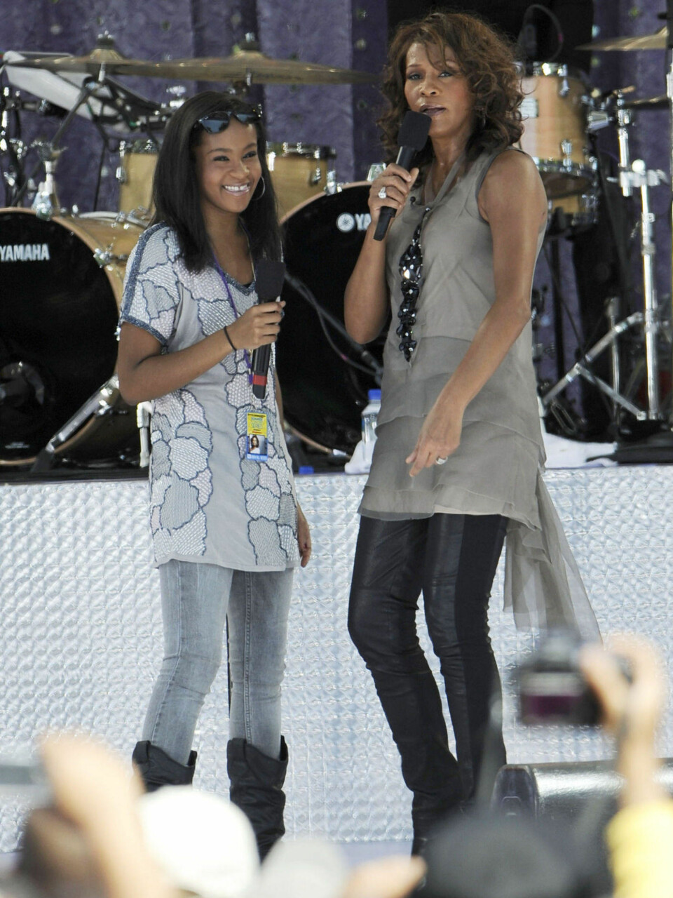 - Bobbi Kristina har åpnet øynene