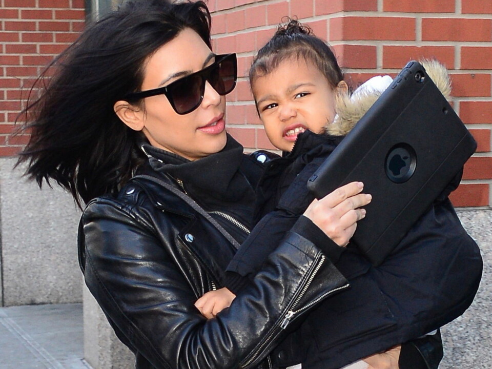 ALT SKAL HA GÅTT BRA med lille North West og mamma Kim Kardashian West etter at bilen de satt i kjørte av veien.