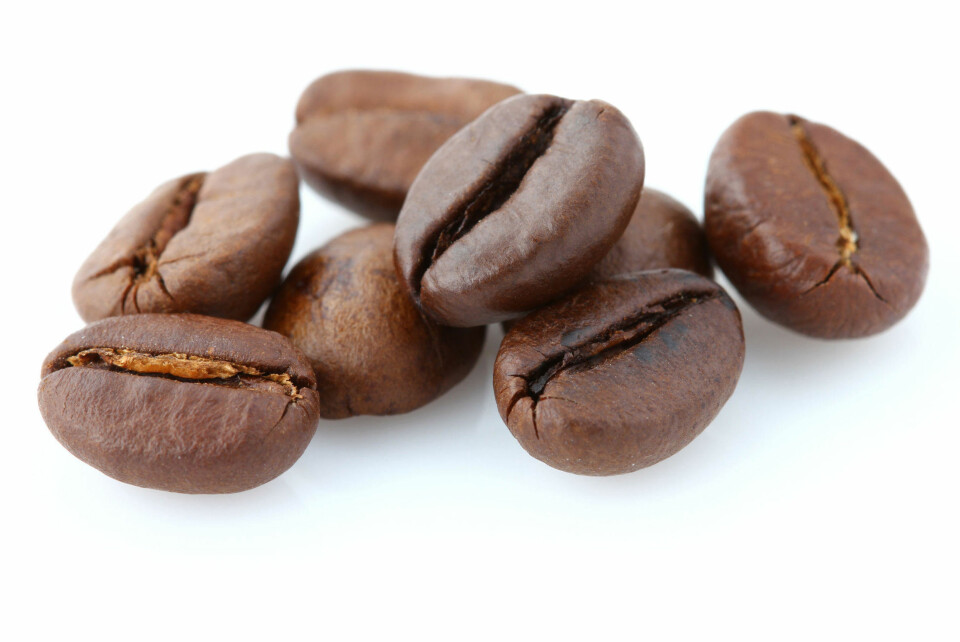 Koffein finnes naturlig i kaffebønnene.