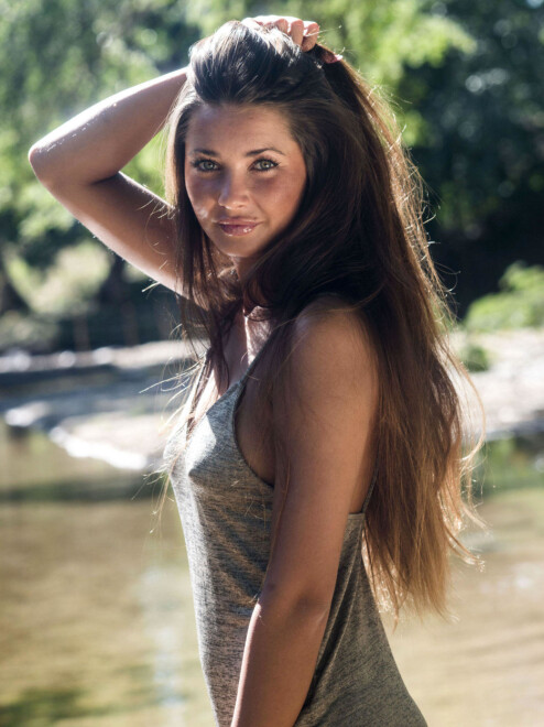 PARADISE HOTEL: I kveld sjekker denne brunetten inn på hotellet.