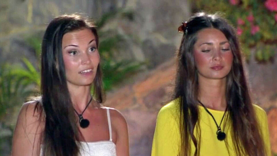 EMILIE OG ELIN i kveldens parseremoni.