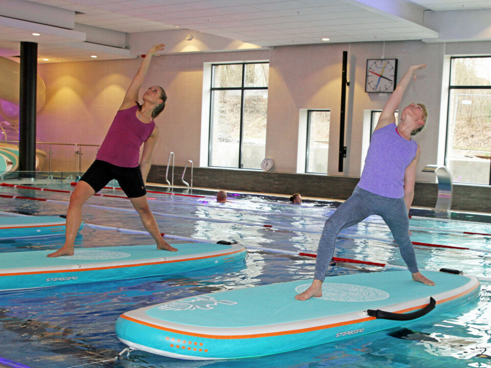 SUP YOGA: Yoga på padlebrett gjør at kjernemuskulaturen jobber enda litt mer.