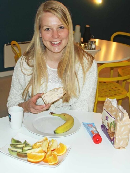 Kjersti spiser gjerne en banan eller knekkebrød med skinkeost til mellommåltid.