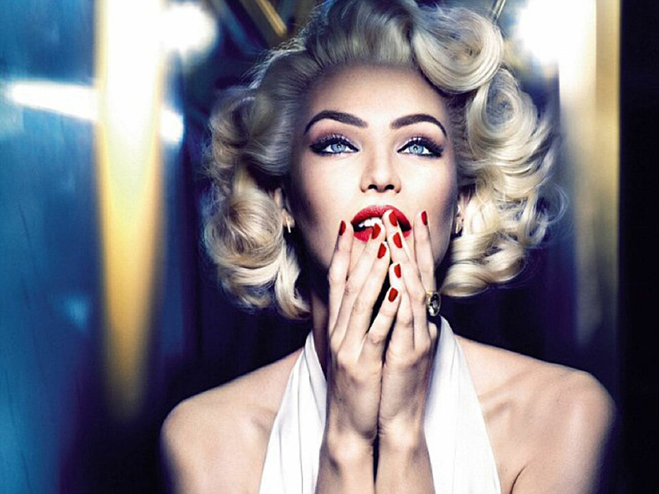 REKLAME: Candice Swanepoel ble leid inn ac Max Factor for å etterligne Marilyn Monroe i en av deres nye kampanjer. Foto: Bulls