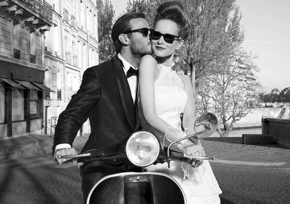 LYKKELIG: Det å gifte seg kan være en lykkelig dag, men det å skille seg trenger heller ikke være forferdelig. Hva med å benytte anledningen til å feire starten på noe nytt? Foto: Bulls