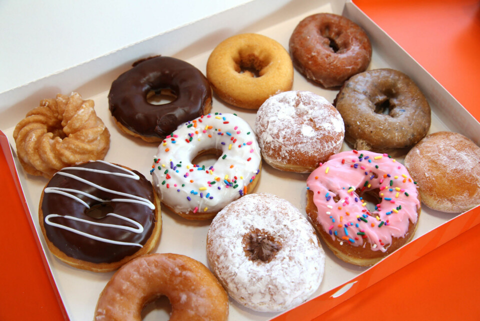 ULIKE VARIANTER: Kaffekjeden frister med mange forskjellige donuts.