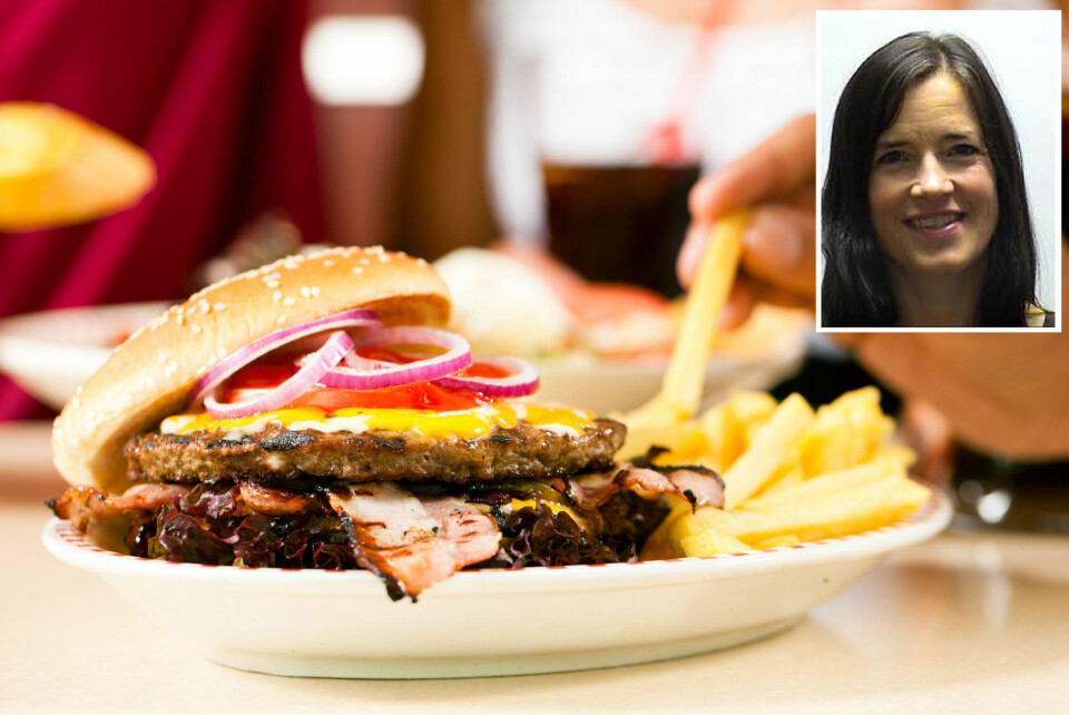 DROPP HURTIGMATEN: Ernæringsprofessor Liv Elin Torheim anbefaler å kutte ned på inntaket av junk food og i stedet spise grove brød- og kornprodukter, mer frukt og grønt, samt å øke inntaket av fisk.