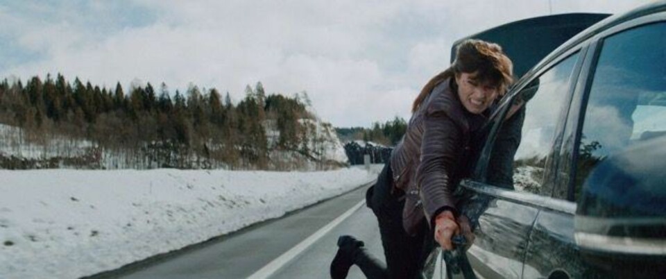 SLAPP STRIKK: For hver gang Lise ble kastet over på siden av bilen, falt hun litt lenger ned. Foto: Produsentene