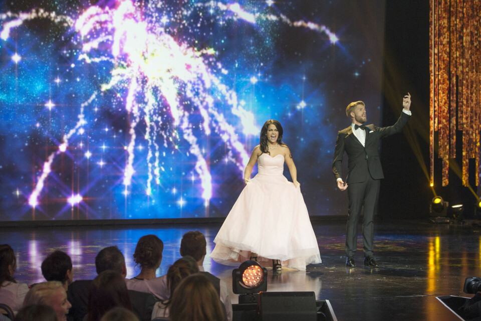 Cecilie Steinmann Neess og Jakob Schøyen Andersen er programledere under utdelingen av Gullruten 2015.