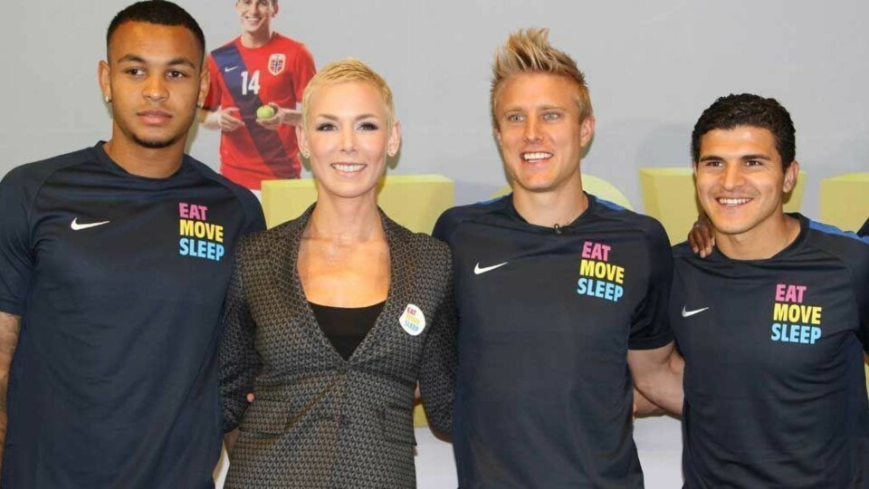 Gunhild Stordalen sammen med (Fra venstre): Joshua King, Per Ciljan Skjelbred og Tarik Elyounoussi