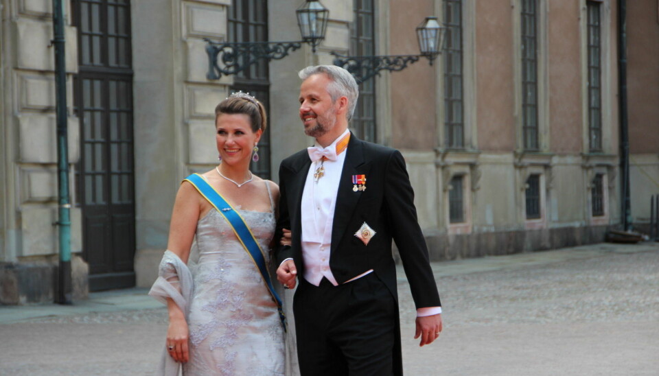 Prinsesse Märtha Louise og ektemann Ari Behn sommeren 2015 under bryllyp i Sverige.