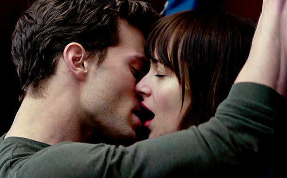 HETT: Det gikk hett for seg i 50 Shades Of Grey, men om Anastasia noensinne opplevde de beryktede seriene er ikke noe vi får vite. Foto: Fifty Shades of Grey