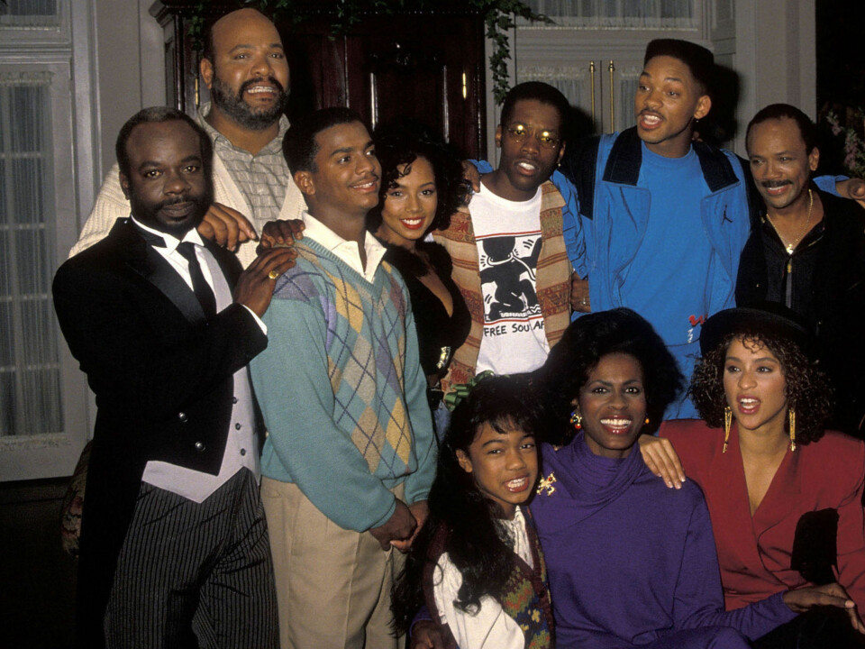 FRESH PRINCE OF BEL-AIR: Her er noen av skuespillerne sammen med noen fra settet.