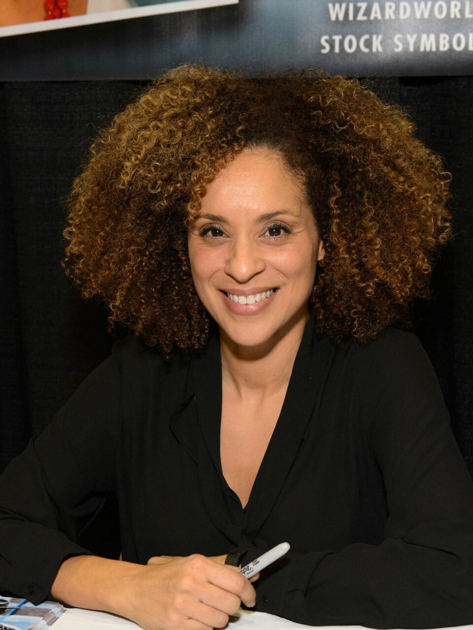 KARYN PARSONS spilte Hilary Banks.