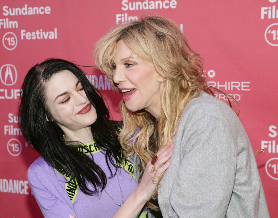 MOR OG DATTER: Frances Bean Cobain og Courtney Love.