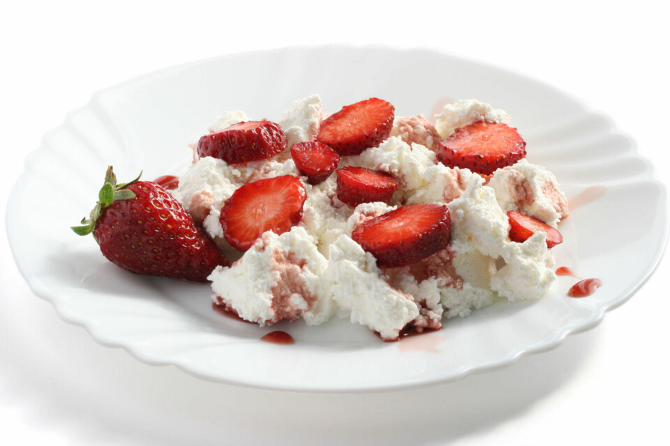 COTTAGE CHEESE med bær smaker godt både til frokost og som snacks.