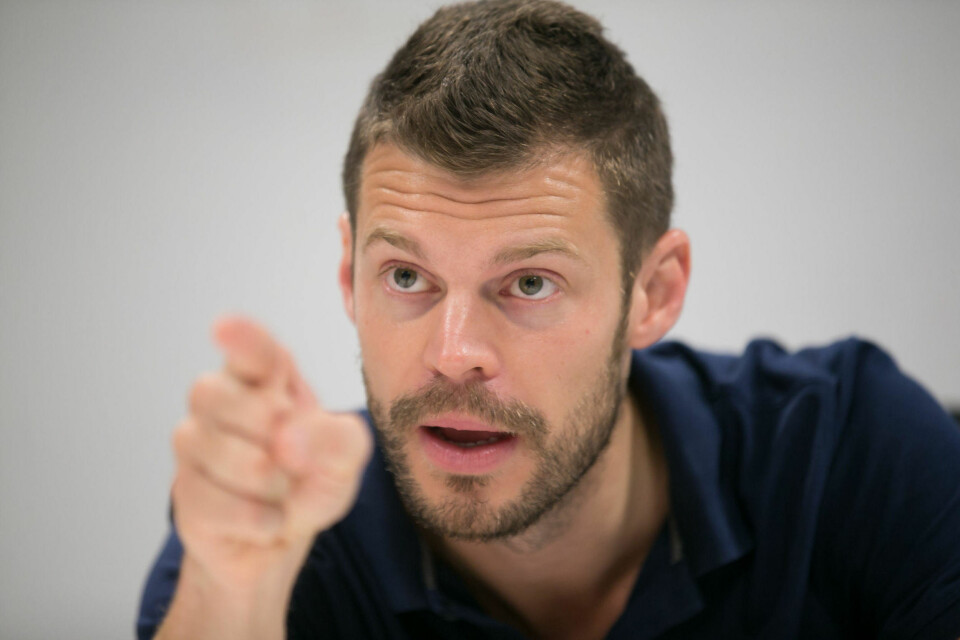 Bjørnar Moxnes mener kongehuset bør fortelle hvem som betalte for oppholdet på yachten Mia-Elise i sommer.