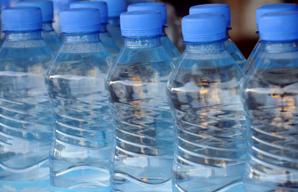 MANGE PLASTFLASKER er ikke egnet til gjenbruk om de ikke vaskes skikkelig.