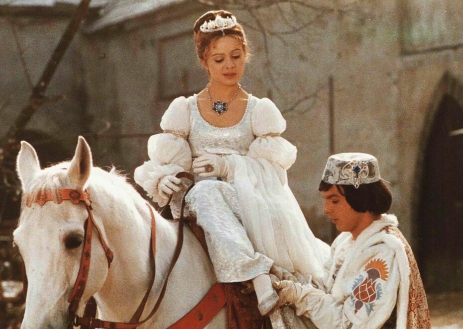 IKONISK: Libuse Safrankova (Askepott) og Pavel Travnicek (prinsen) i «Tre nøtter til Askepott».