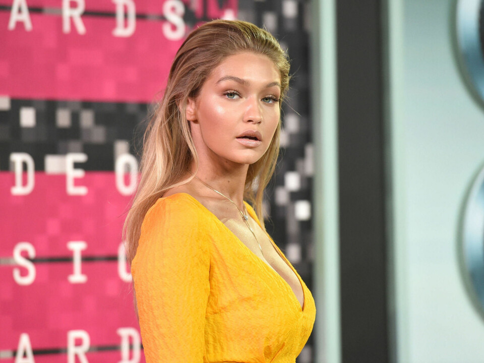 STROBING: Gigi Hadid stråler, takket være highlighter-teknikken.