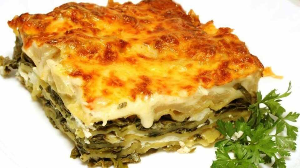 Vegetarlasagna her med spinat og ricotta. En lasagna uten kjøtt er ike mindre fristende og en perfekt rett dersom du har en kjøttfri middag.
