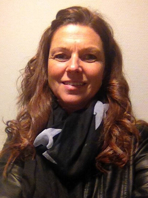 VOKSEN: Karina er nå voksen og mor til tenåringer.
