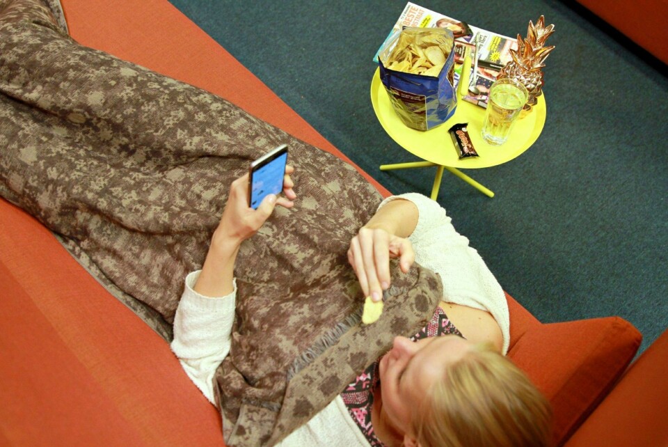 ARBEIDSLEDIGHET: Jeg trodde jeg skulle få masse fritid, skrive filmmanus og lande drømmejobben. I stedet ble jeg liggende på sofaen med potetgullskåla og mobilen.