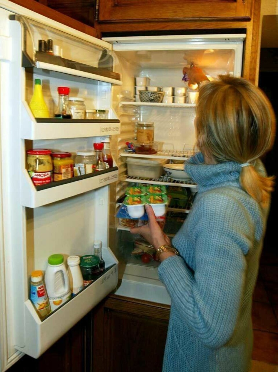Ta en rask titt for å fjerne gammel mat og frukt som er i ferd med å bli råtten så slipper du full vask av hele kjøleskapet.