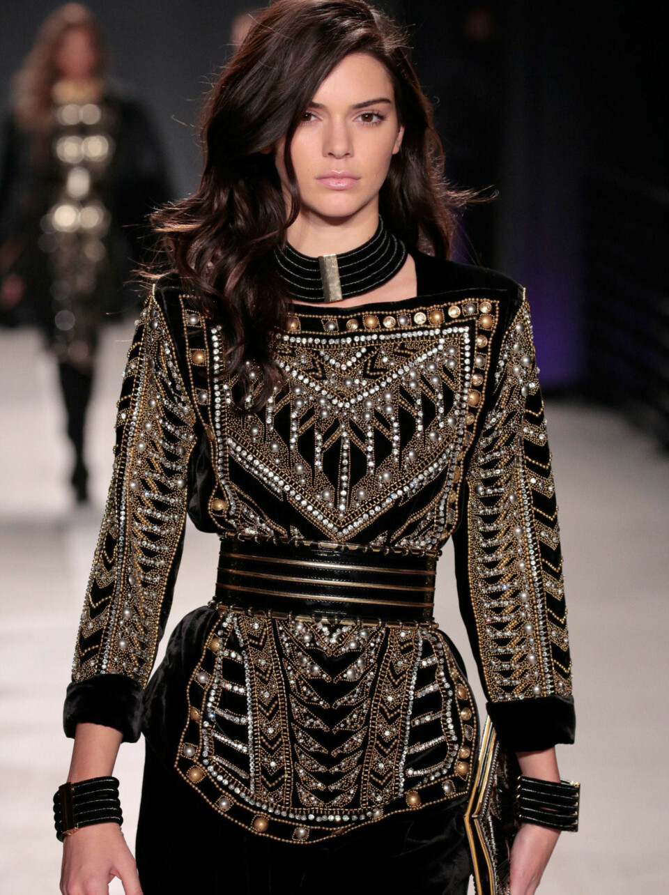 BALMAIN OG H&M: Kendall Jenner på catwalken.