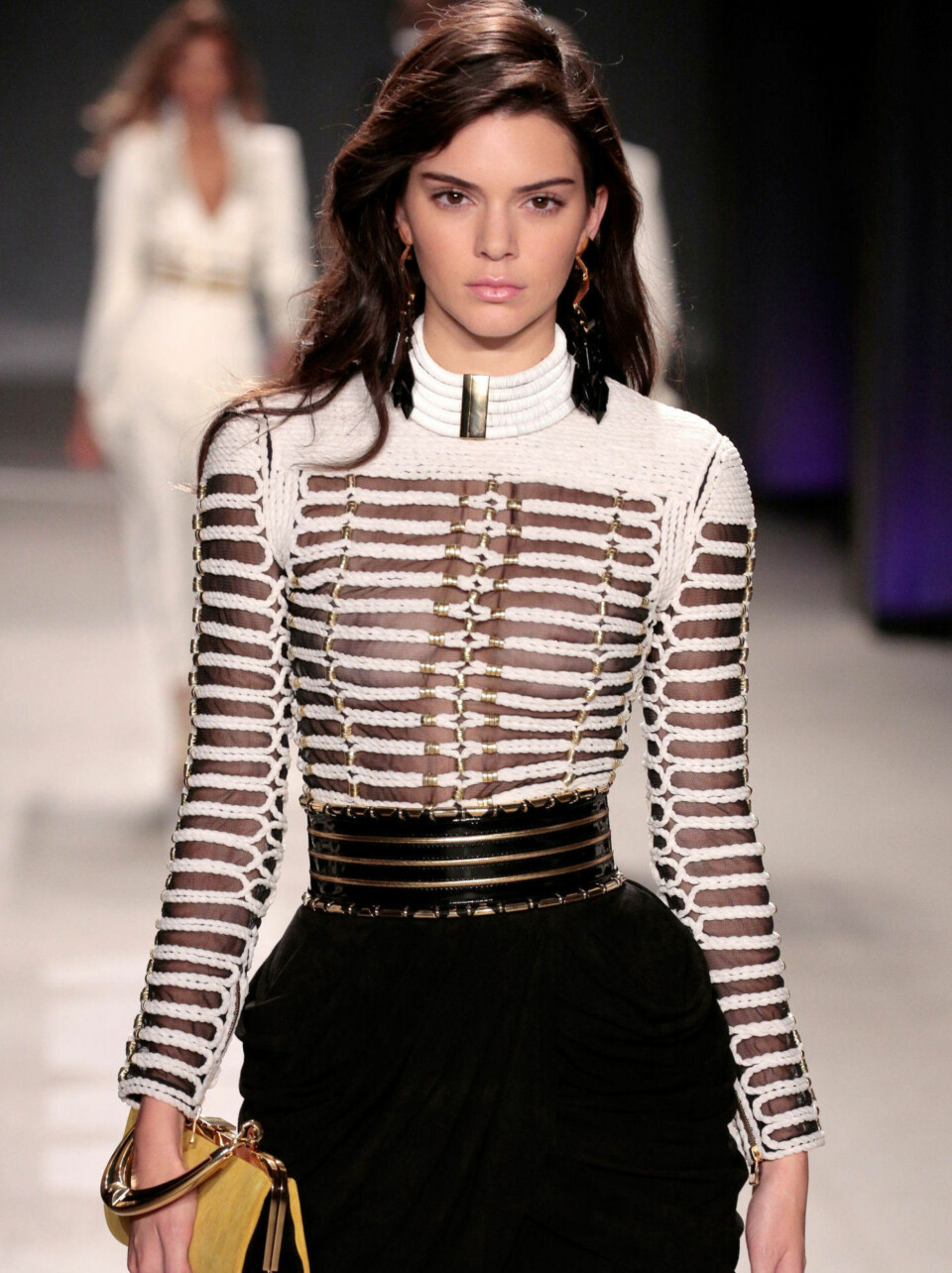 BALMAIN OG H&M: Kendall Jenner på catwalken.
