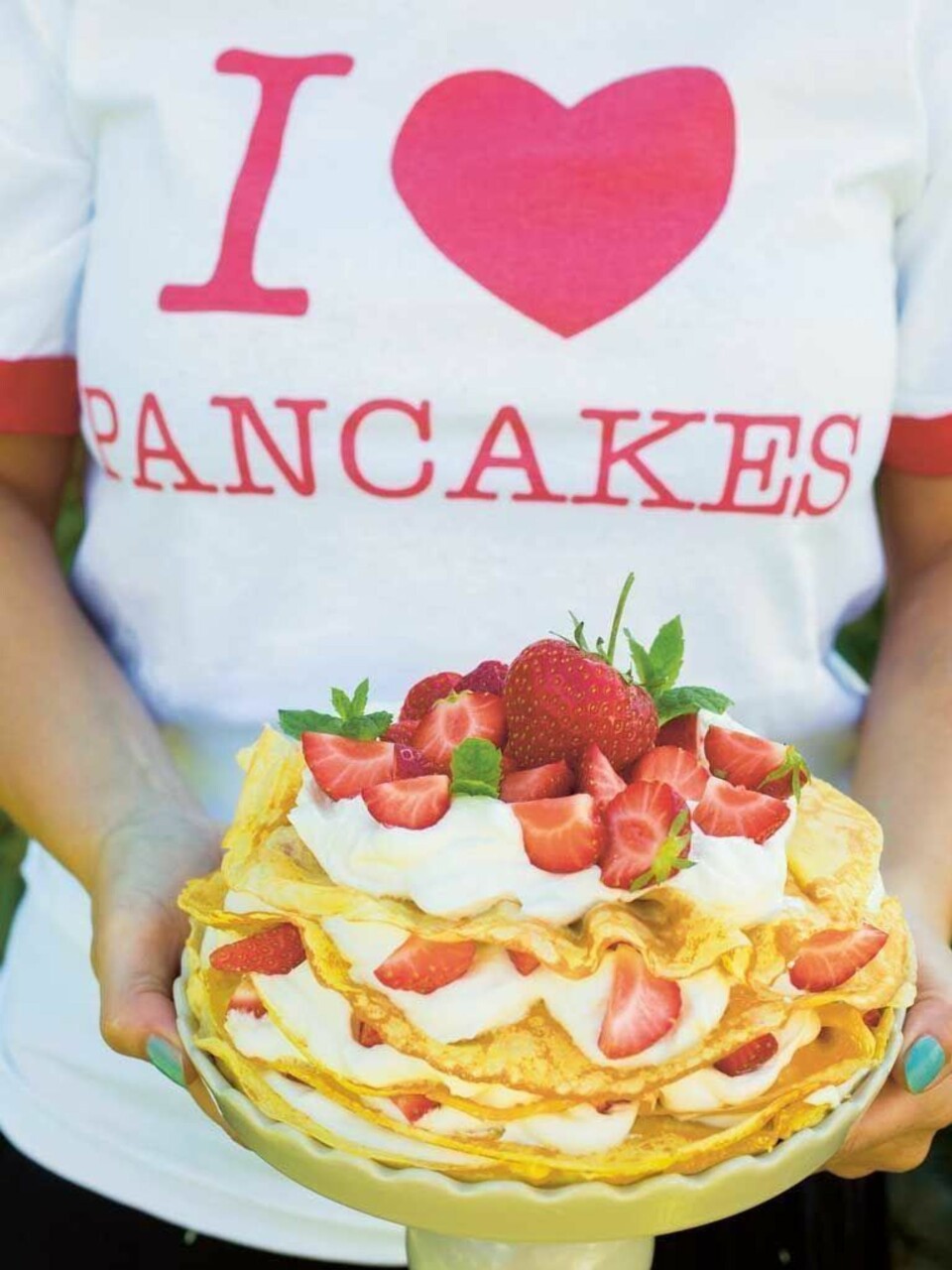 Bursdagskake? Jordbær- og kremlagkake er enkelt og perfekt til bursdag eller sommerfest.
