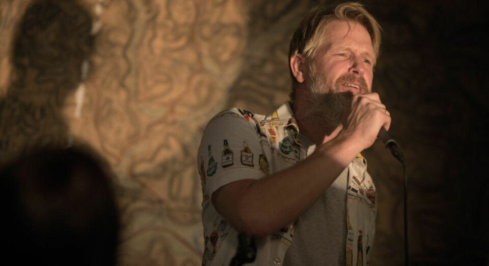 - Det var litt dumt at jeg foreslo at jeg skulle synge karaoke i filmen, ler Trond Espen Seim.