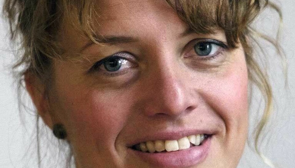 Lege Karine Nordstrand mener det kan være vanskelig å unngå å bli smittet av egne barn, når man samtidig skal gi dem nær omsorg og pleie.