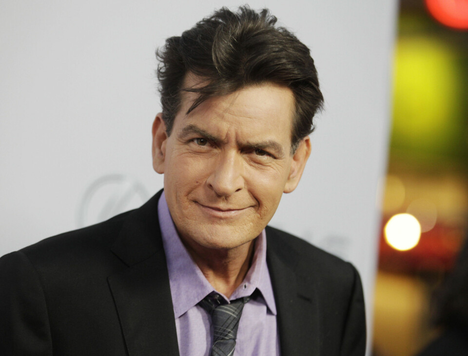 Charlie Sheen: - Betaler porno-skuespillere om natten
for selskapets skyld