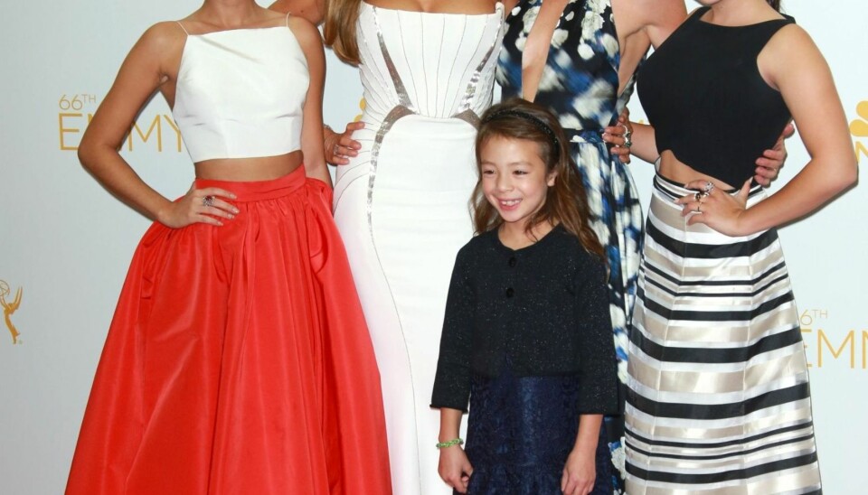 Sarah Hyland, Sofia Vegara, Julie Bowen og Ariel Winterfra TV-serien Modern Family. Her hjemme går serien på TV 2.