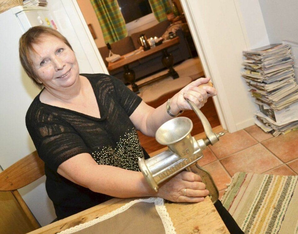 FAVORITTEN PÅ KJØKKENET: Esther Kathrine Utsis favorittredskap på kjøkkenet er kjøttkverna. En snedig innretning med utallige bruksområder, slår Utsi fast. Hva hun tror hadde skjedd om hun selv hadde fått et veldig intimt møte med kverna, se det kan du høre om i Podtrettet.