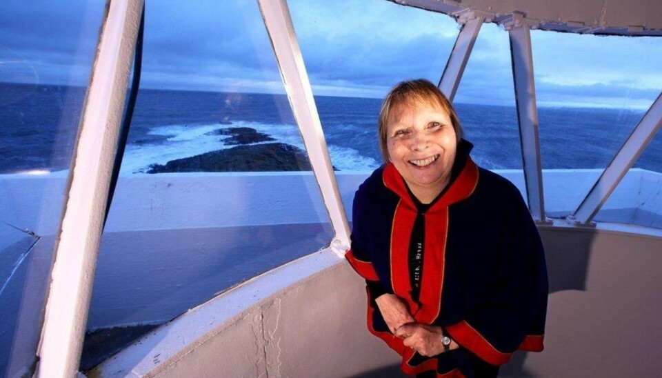 DAME PÅ FYRET: Esther Utsi driver reiselivsbedrift på Kjølnes fyr i Berlevåg.