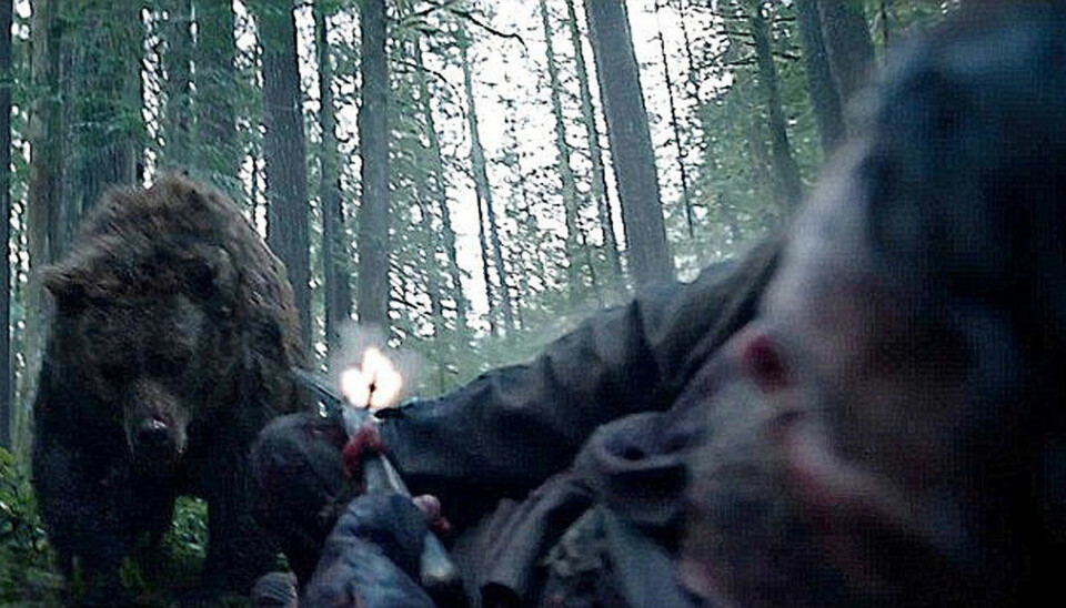 The Revenant: - Leonardo ble voldtatt to ganger av en bjørn