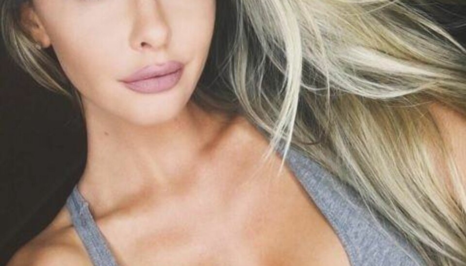 Emily Sears er en modell som kler seg sexy. Men hun er lei peniser i innboksen.