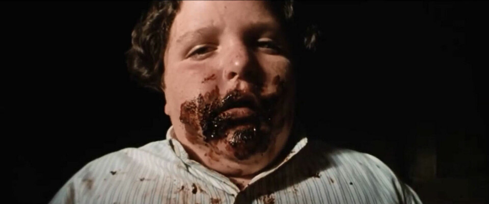 SPISTE NESTEN TIL HAN SPRAKK: Jimmy Karz, som spilte Bruce Bogtrotter, i «Matilda» husker nok godt denne scenen.
