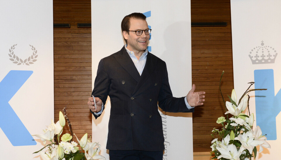 STOLT PAPPA: Prins Daniel annonserte at en prins er født. Gutten var 52 centimeter og veide 3655 gram ved fødselen.