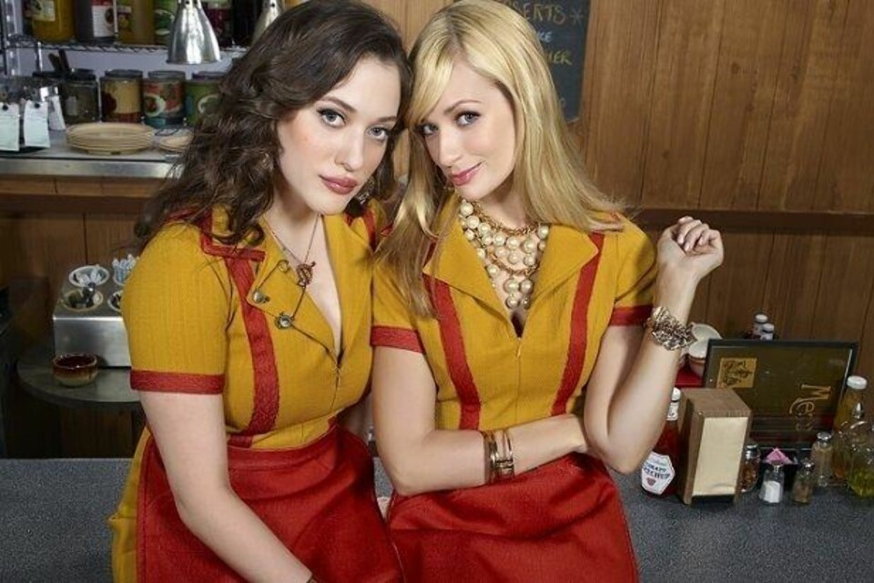 KNEKT KODEN: Jentene i tv-serien «2 broke girls» både jobber og bor sammen, og er til og med bestevenner. De har uten tvil knekt koden! Foto: Produsentene