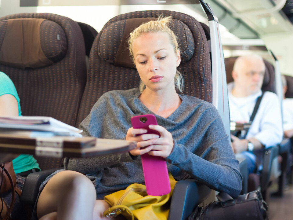 Dette skjer med hjernen din når du sjekker mobilen hele tiden
