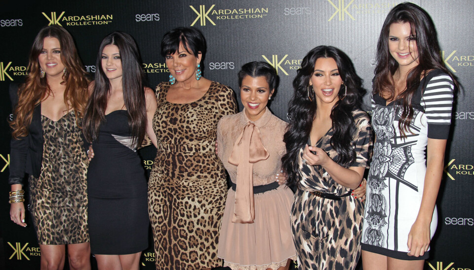 Khloe Kardashian, Kylie Jenner, Kris Kardashian, Kourtney Kardashian, Kim Kardashian og Kendall Jenner i 2011.