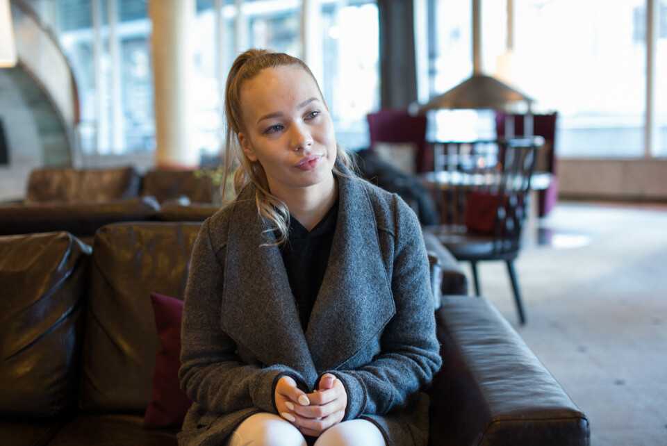 Artist Agnete Kristin Johnsen er syk og må kansellere flere oppdrag i utlandet.