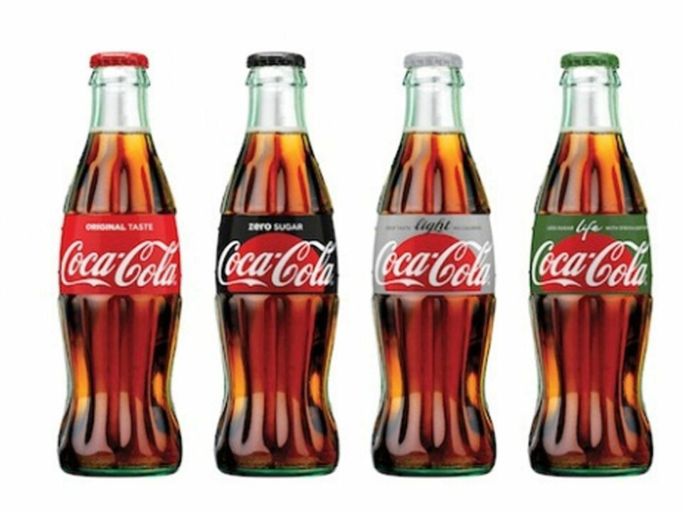 NÅ KOMMER Coca-Cola med nye etiketter.