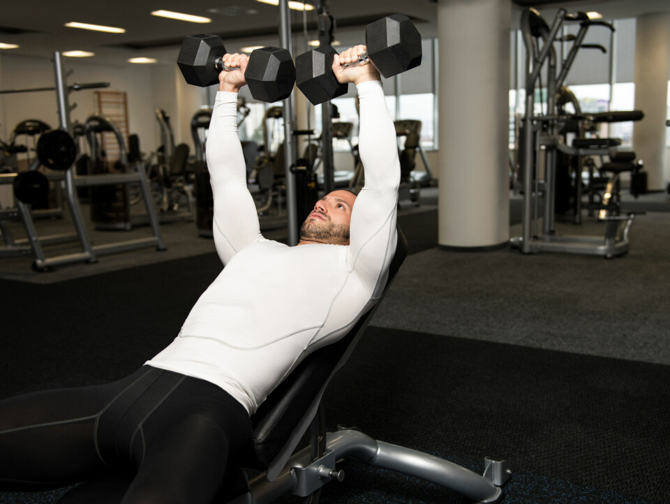 TIDLIG HÅRAVFALL: En britisk lege hevder at proteinpulver og vektløftning har en sammenheng med tidlig hårtap, hos de som allerede er disponerte for det.